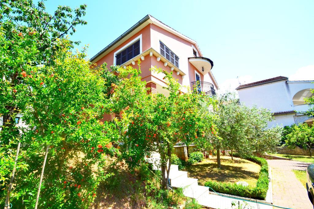 Apartments Zomzi Poreč Exterior foto